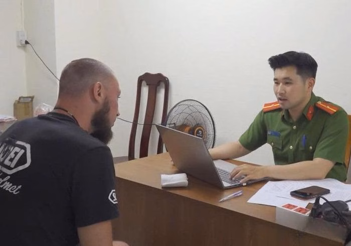 Cơ quan chức năng làm việc với đối tượng S.K để làm rõ nguyên nhân vụ tai nạn chết người.