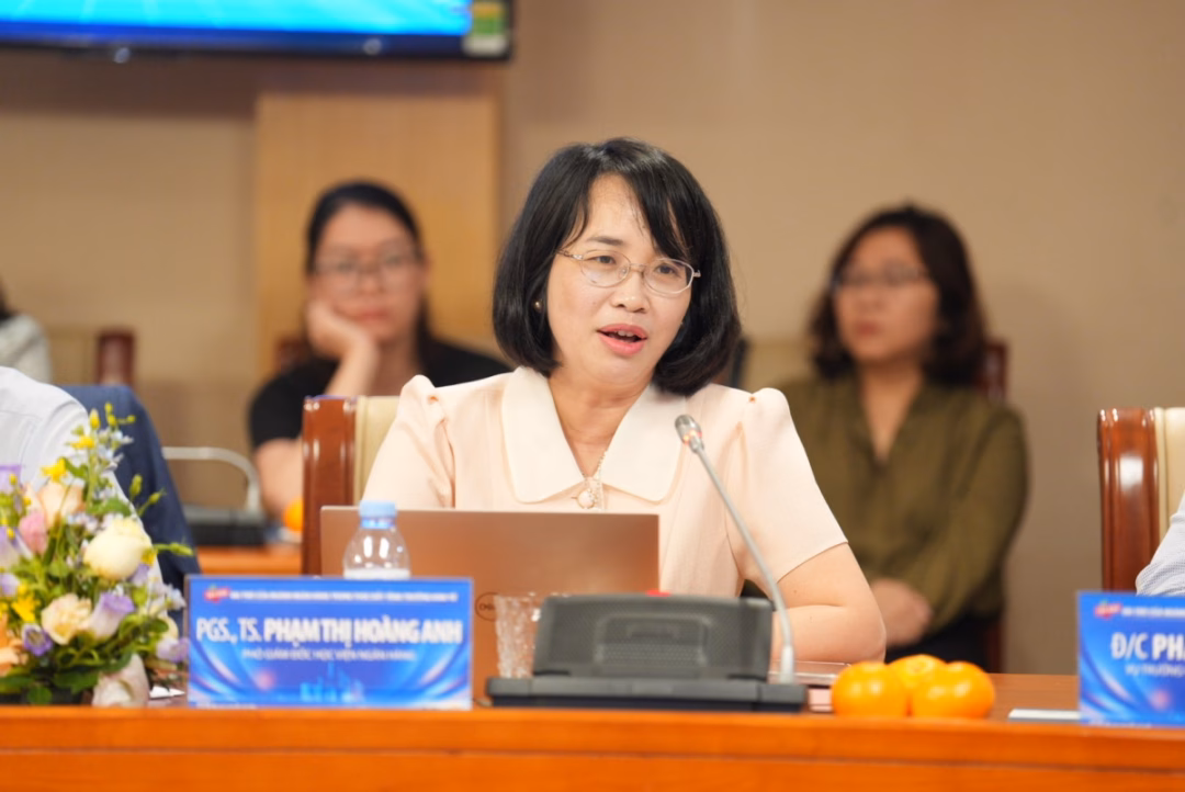 PGS.TS. Phạm Thị Hoàng Anh - Phó Giám đốc Học viện Ngân hàng phát biểu tại phiên thảo luận