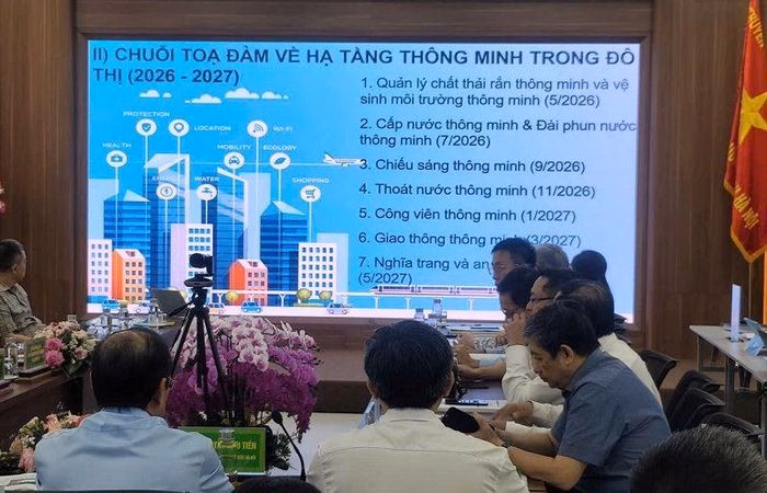 Toàn cảnh buổi tọa đàm thảo luận về chiến lược xanh hóa quản lý chất thải đô thị.