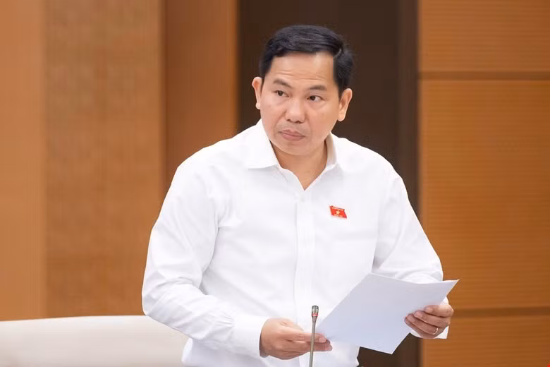 Tổng Thư ký Quốc hội Lê Quang Mạnh báo cáo về công tác chuẩn bị cho kỳ họp sắp tới. Ảnh: QH